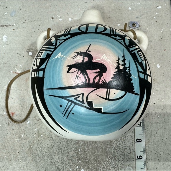 Southwest Native Artist Signed Inez Pottery Wall Hanging Canteen Vase - Picture 10 of 10